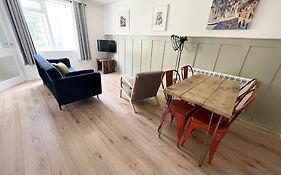 Centrally Located Apartment With Free Parking